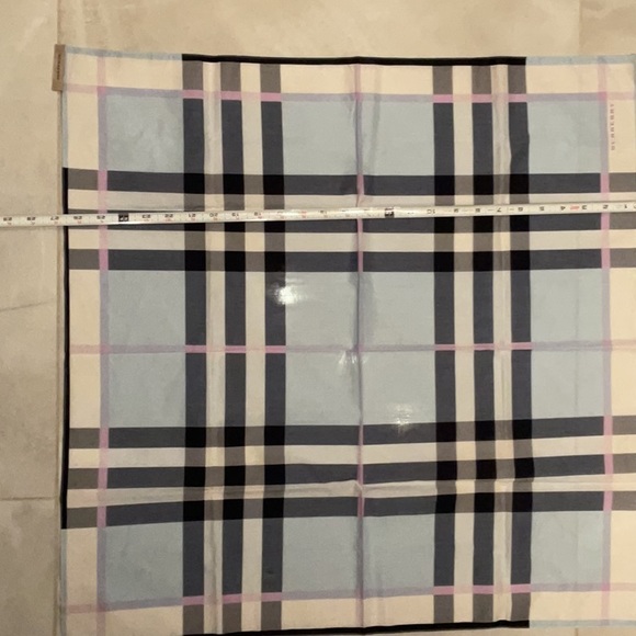 Authentic Burberry Blue Label Crestbridge Wrap / Handkerchief, 100% Cotton - Picture 3 of 4